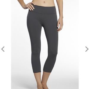 NEW FABLETICS CHARCOAL CAPRI LEGGING